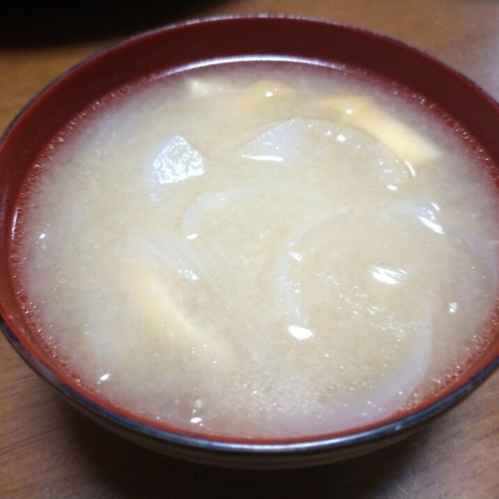 新玉ねぎと油揚げのお味噌汁